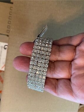 Vieste Crystal Stretch Bracelet in Clear and Silver Tones